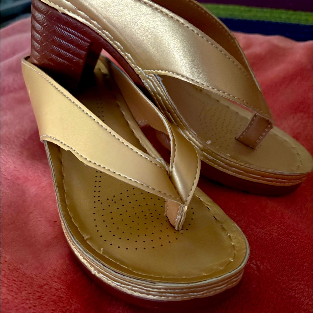 Elegant Gold Women's Sandals